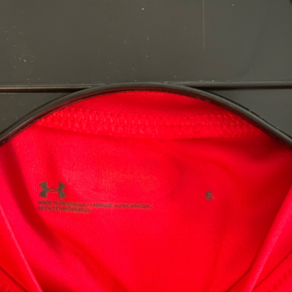 Boys size 6 Under Armour 2 piece shirt and shirt set